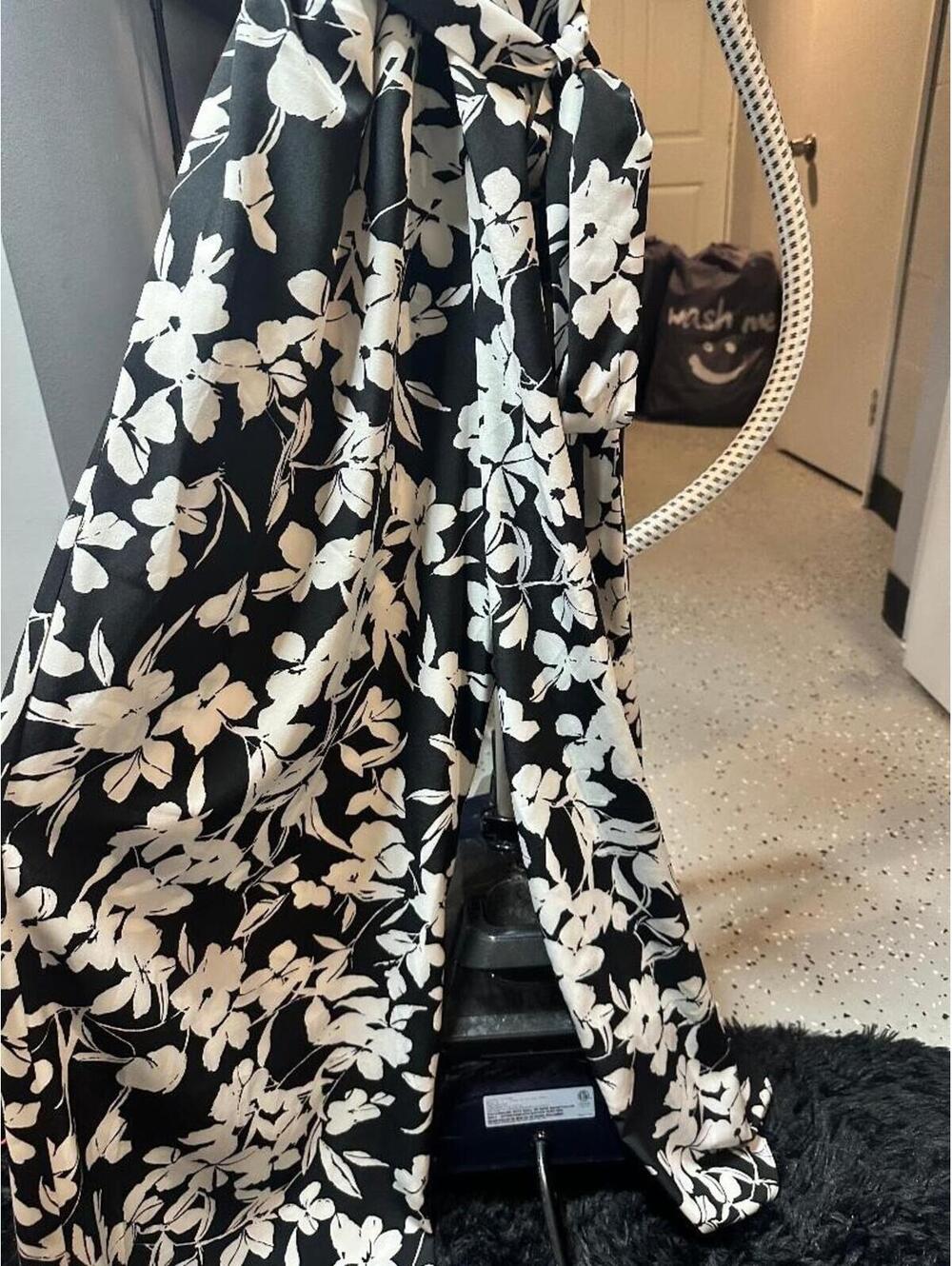 Donna Morgan / London Times Woman Black & White Floral Halter Maxi Dress SZ 16 - Picture 6 of 8